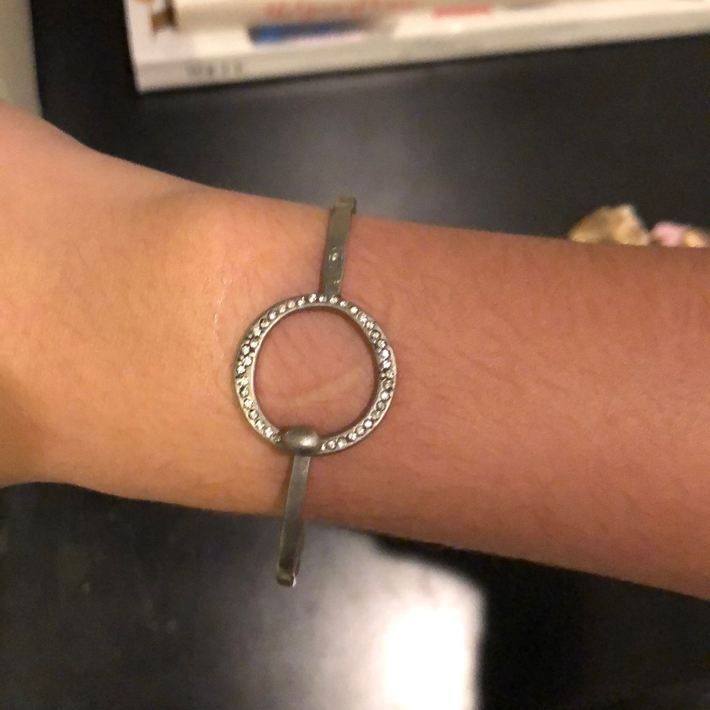 Silver round clasp bangle